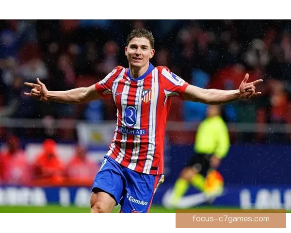 欧冠焦点战再掀波澜豪门对决引爆球迷热议与赛季格局变动分析前景