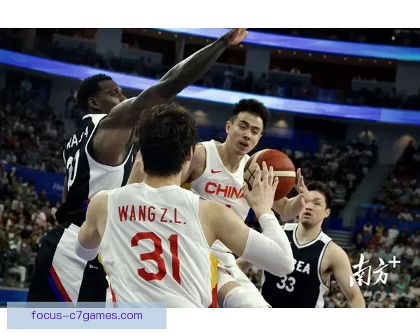 中国男篮备战世界杯，姚明亲自督阵，新阵容首度亮相挑战世界强队