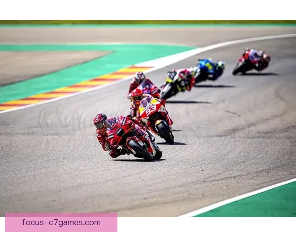 MotoGP赛场激战再起新星崛起与冠军争夺引发全球车迷热议